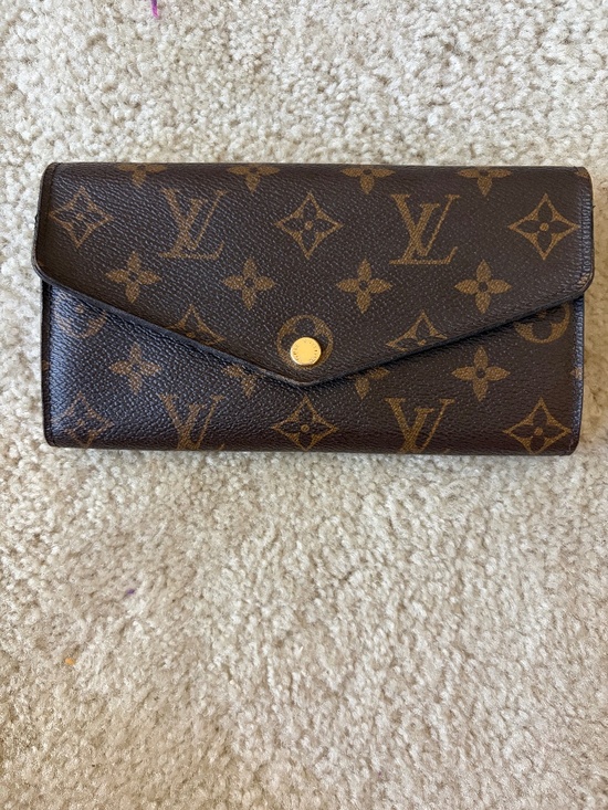 Louis Vuitton Wallet - Picture 1 of 9
